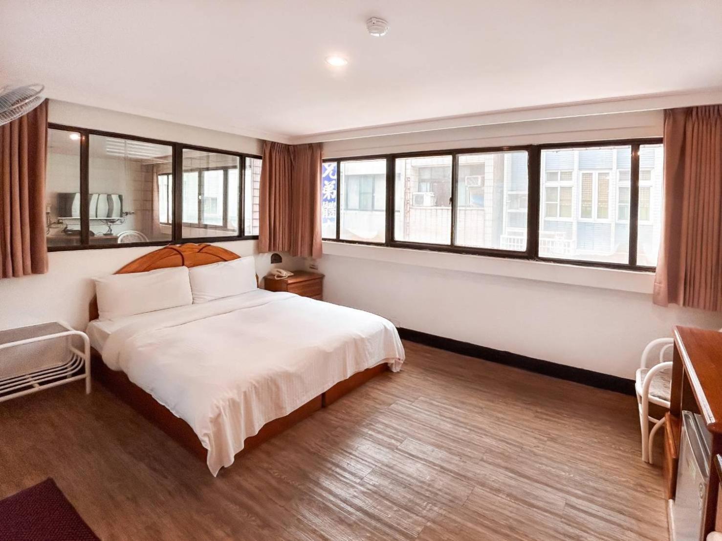 Tzu Chi Hotel Pingtung Ngoại thất bức ảnh